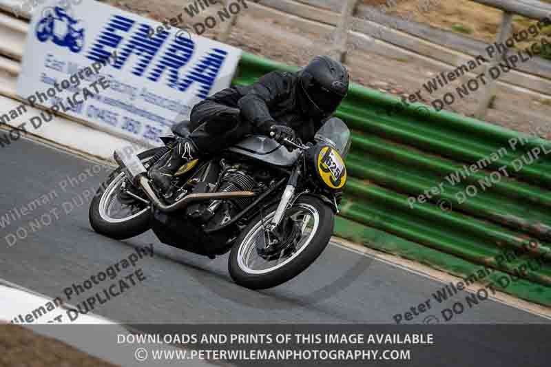Vintage motorcycle club;eventdigitalimages;mallory park;mallory park trackday photographs;no limits trackdays;peter wileman photography;trackday digital images;trackday photos;vmcc festival 1000 bikes photographs